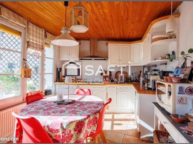 Propriété 7 pièces 228 m²