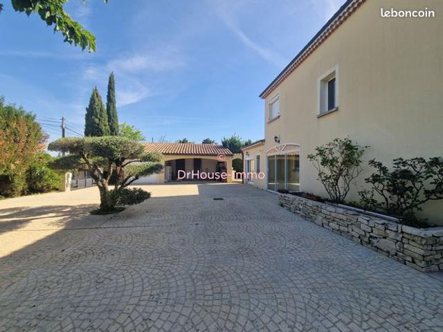 Propriété 7 pièces 228 m²