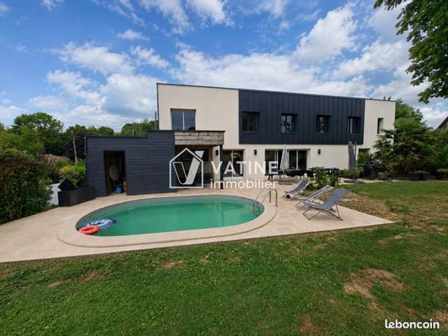 Propriété 7 pièces 229 m²