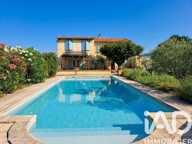 Propriété 7 pièces 220 m²