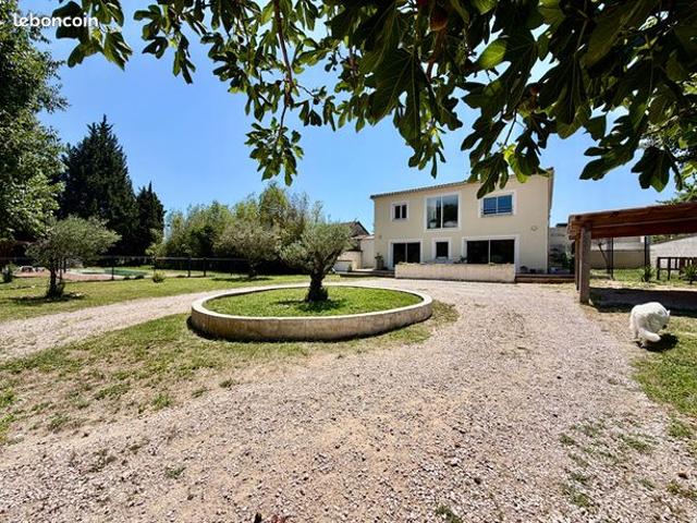Propriété 7 pièces 220 m²