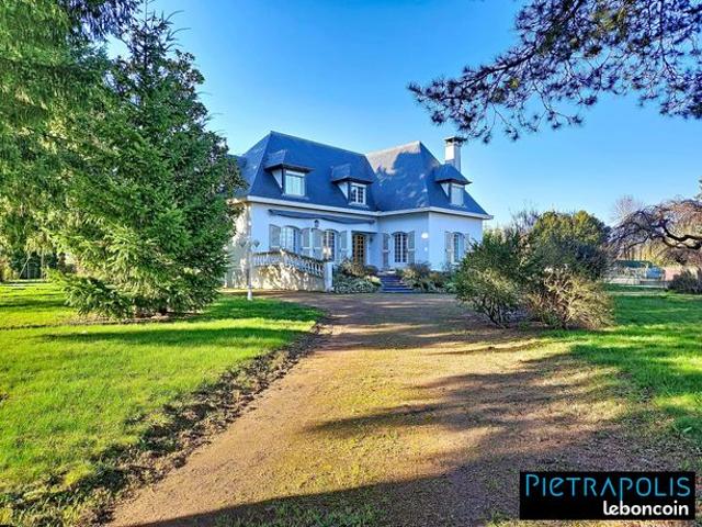 Propriété 7 pièces 220 m²