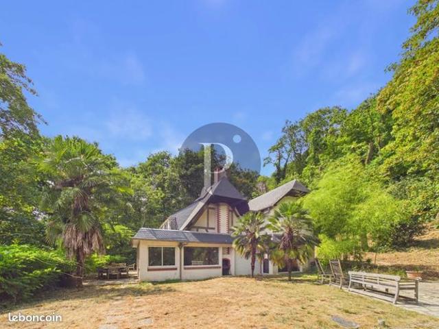 Propriété 7 pièces 220 m²