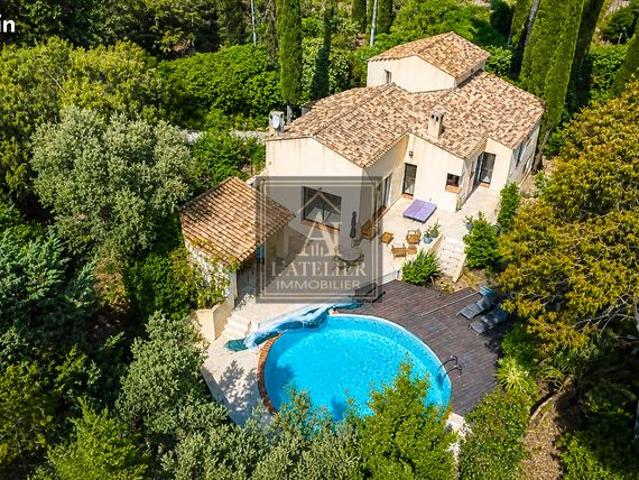 Propriété 7 pièces 203 m²