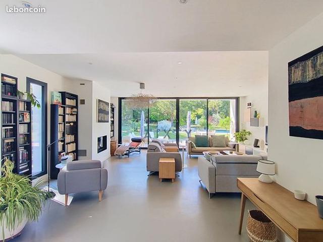 Propriété 7 pièces 220 m²