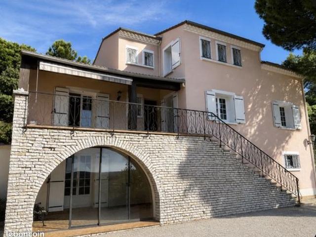 Propriété 7 pièces 220 m²