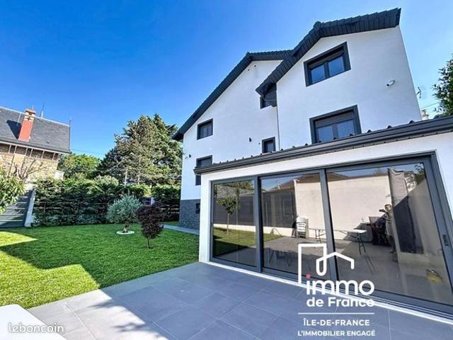 Propriété 7 pièces 220 m²