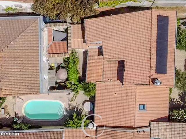 Propriété 7 pièces 220 m²