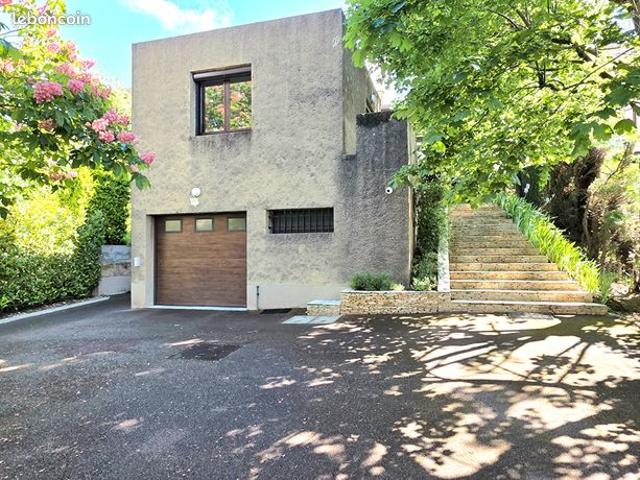 Propriété 7 pièces 220 m²