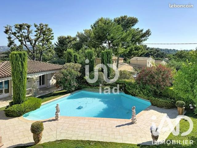 Propriété 7 pièces 220 m²