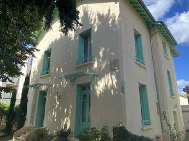 Propriété 7 pièces 220 m²