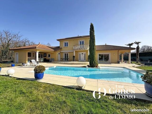 Propriété 7 pièces 220 m²