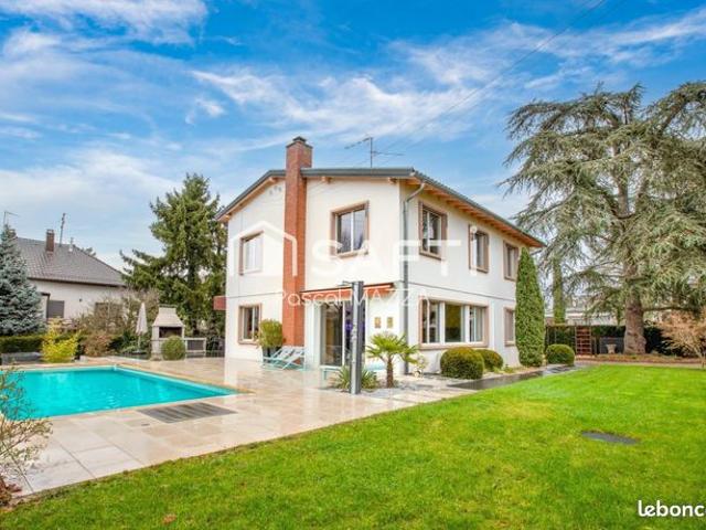 Propriété 7 pièces 220 m²