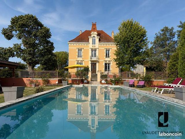 Propriété 7 pièces 220 m²
