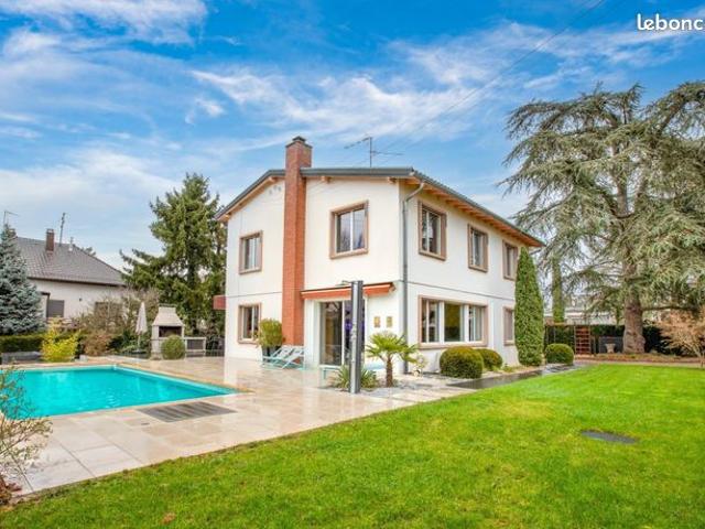 Propriété 7 pièces 220 m²