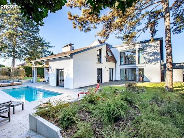 Propriété 7 pièces 220 m²