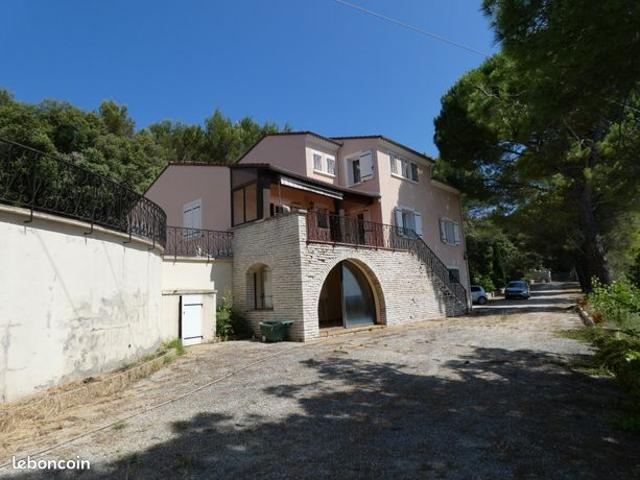 Propriété 7 pièces 220 m²