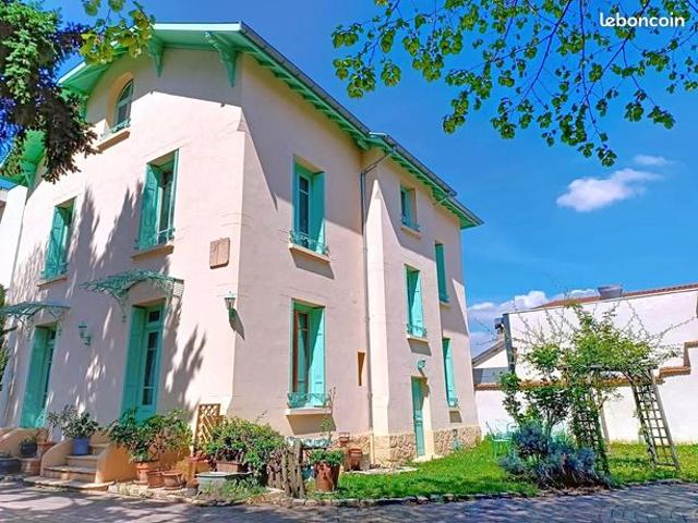 Propriété 7 pièces 220 m²