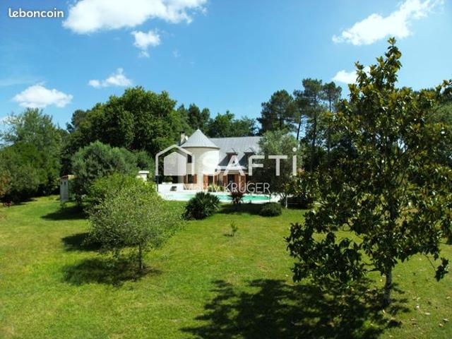 Propriété 7 pièces 221 m²