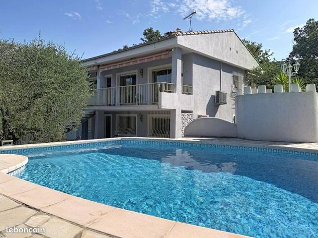 Propriété 7 pièces 221 m²