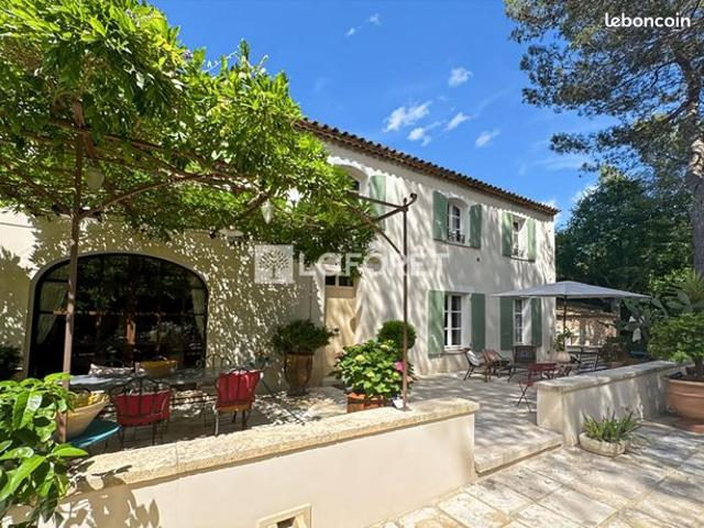 Propriété 7 pièces 221 m²