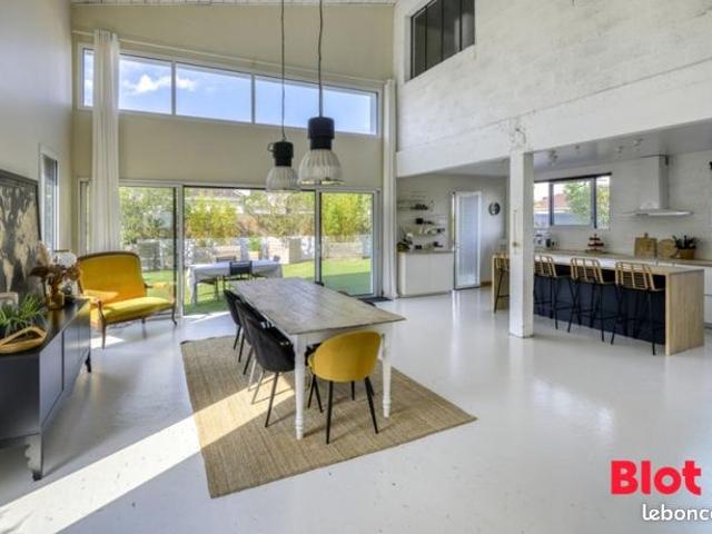 Propriété 7 pièces 221 m²