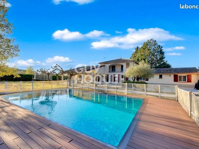Propriété 7 pièces 221 m²
