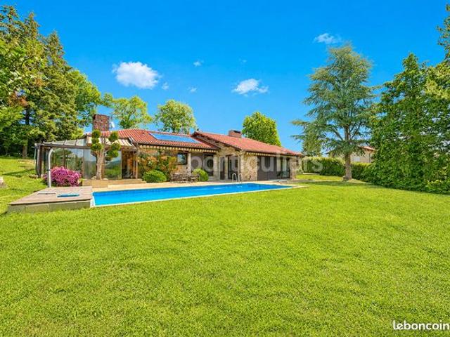 Propriété 7 pièces 221 m²