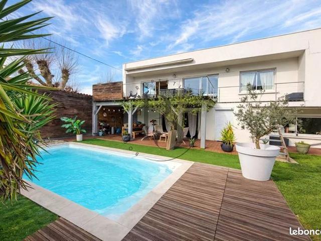 Propriété 7 pièces 222 m²