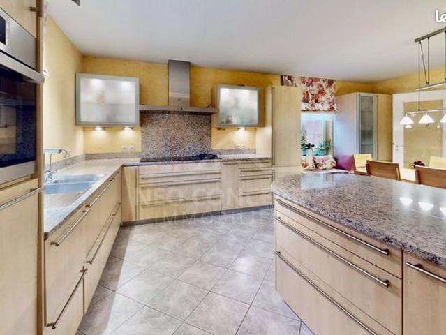 Propriété 7 pièces 222 m²