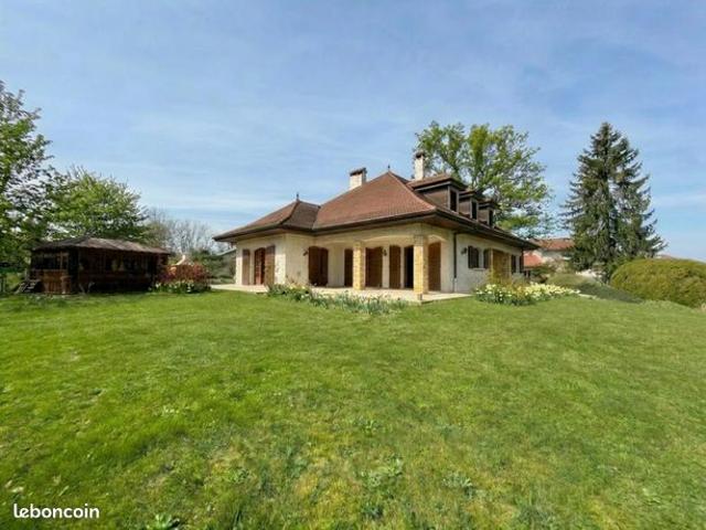 Propriété 7 pièces 223 m²