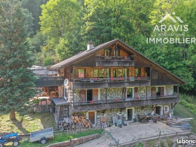 Propriété 7 pièces 234 m²