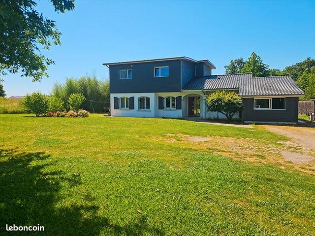 Propriété 7 pièces 234 m²