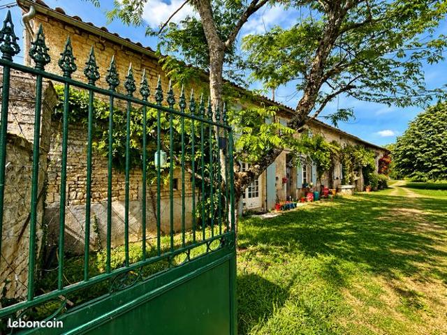 Propriété 7 pièces 234 m²