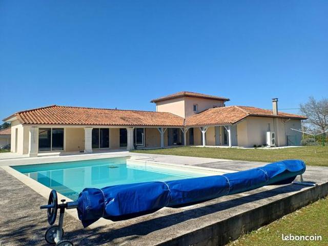 Propriété 7 pièces 234 m²