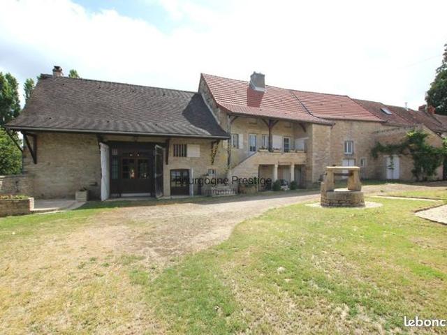 Propriété 7 pièces 235 m²