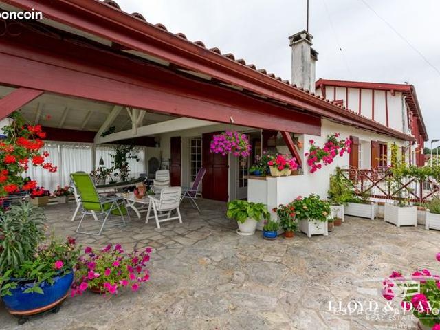 Propriété 7 pièces 235 m²