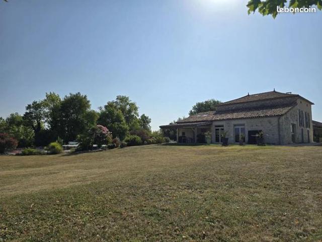 Propriété 7 pièces 235 m²