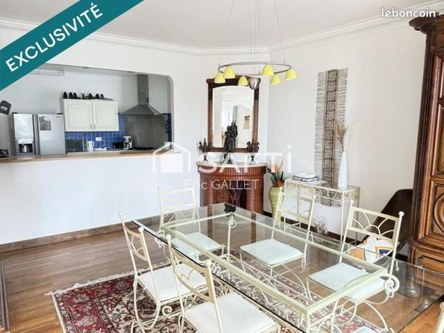 Propriété 7 pièces 235 m²