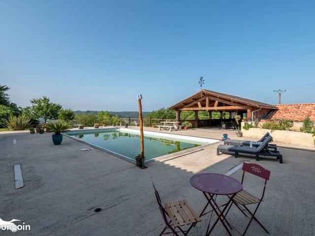 Propriété 7 pièces 235 m²