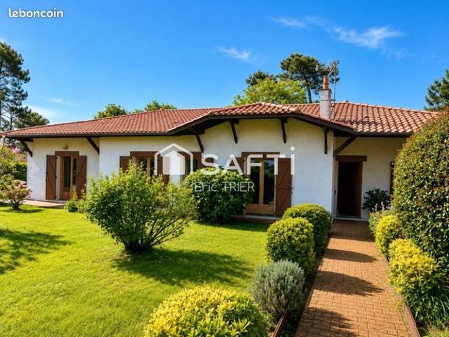 Propriété 7 pièces 235 m²