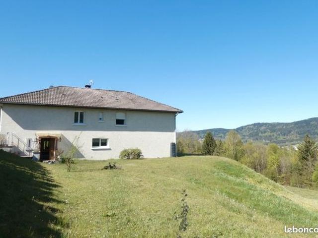 Propriété 7 pièces 235 m²