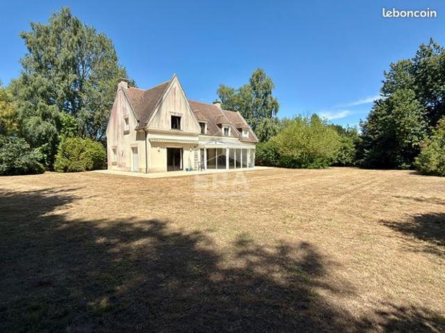 Propriété 7 pièces 235 m²