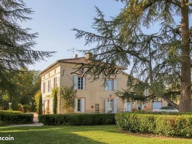 Propriété 7 pièces 235 m²