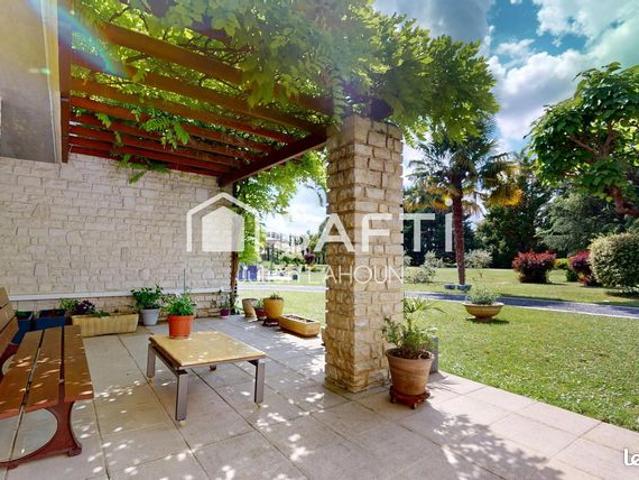 Propriété 7 pièces 236 m²