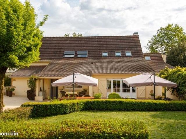 Propriété 7 pièces 236 m²