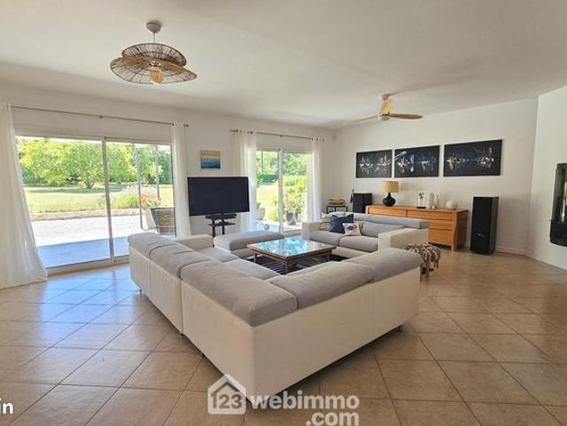 Propriété 7 pièces 236 m²