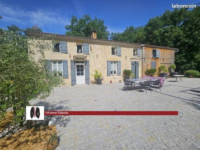 Propriété 7 pièces 236 m²