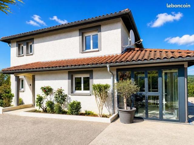 Propriété 7 pièces 236 m²
