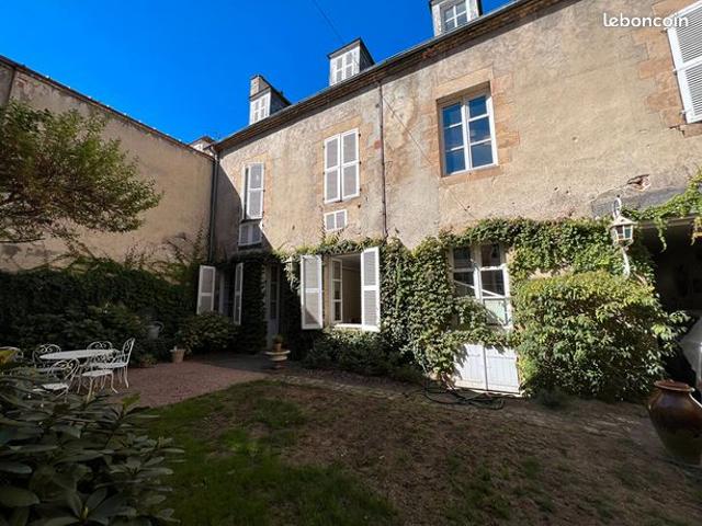 Propriété 7 pièces 236 m²